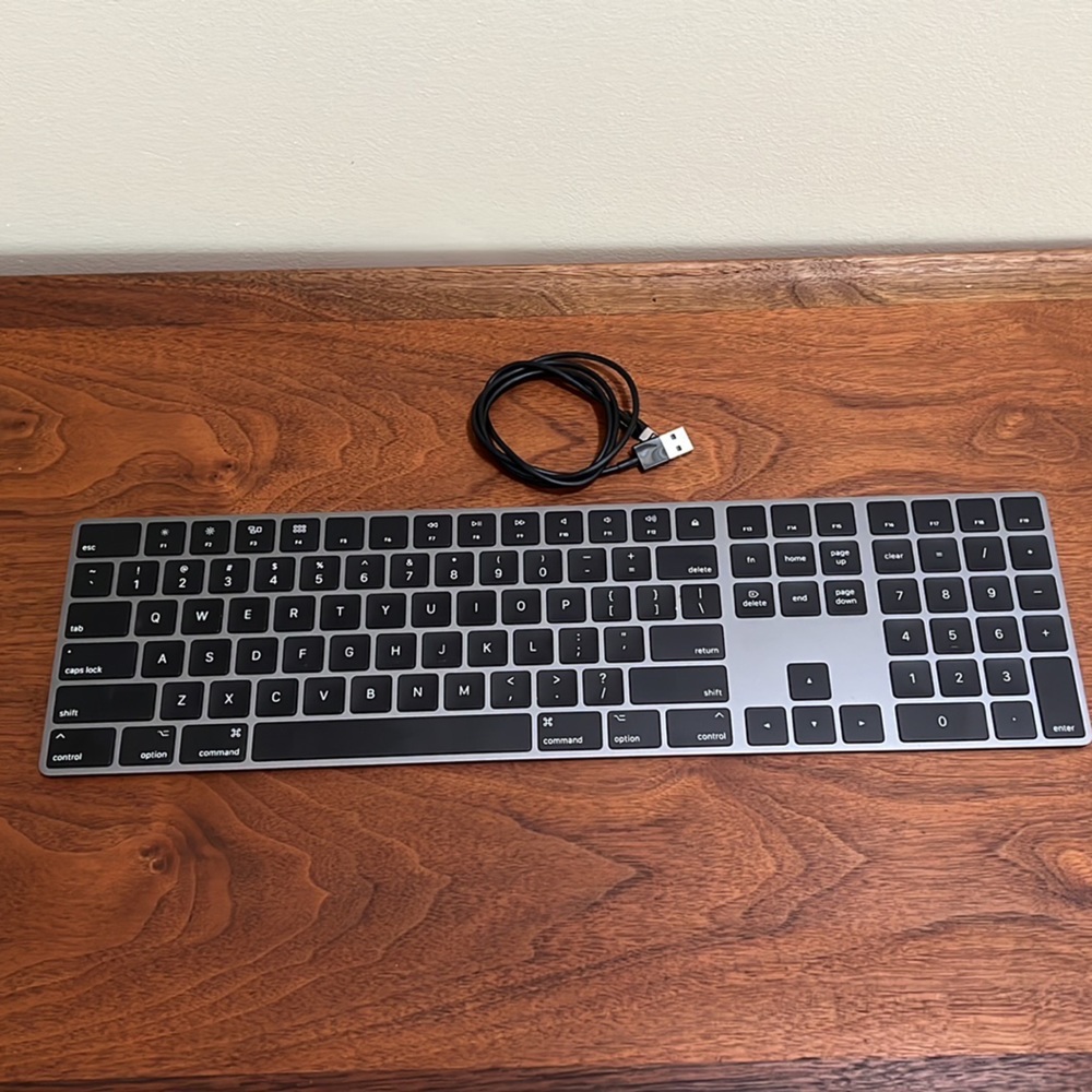 Apple Magic Keyboard A1843 - Space Gray - Full size w/ numeric keypad
